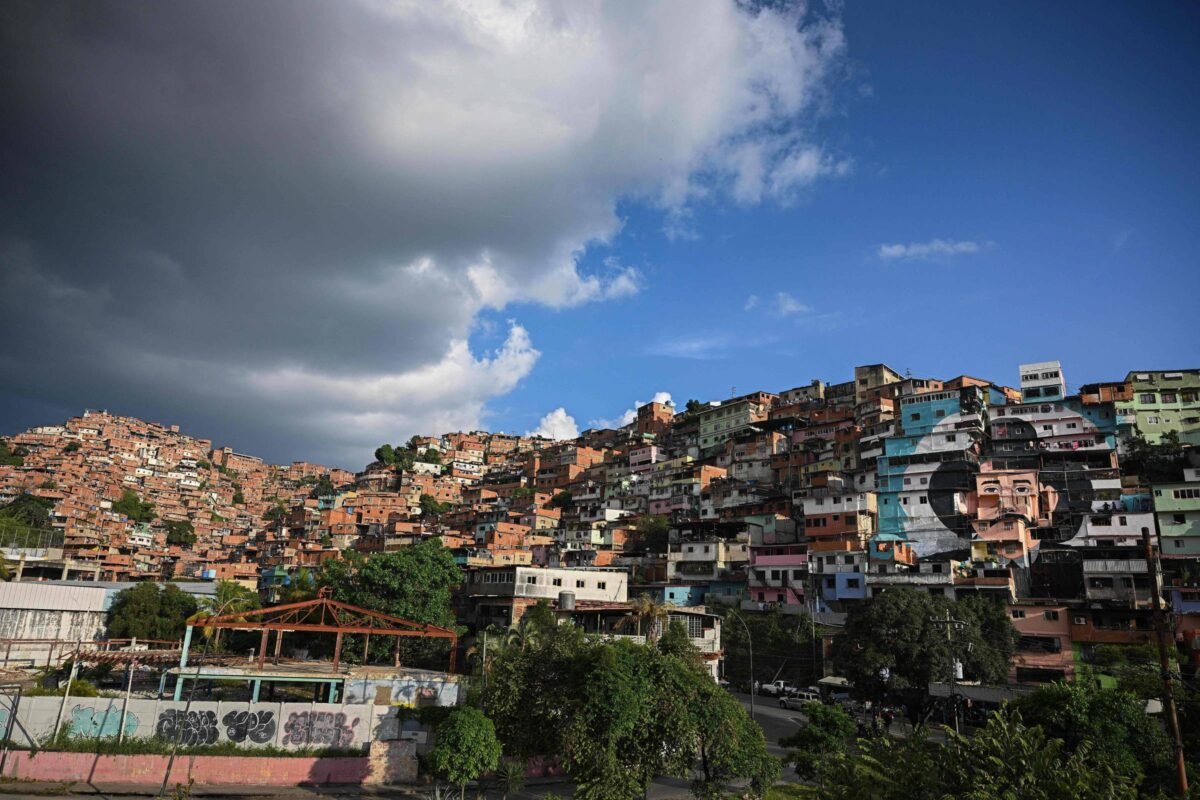 Venezuela: Refeitório mantém rotina após terremoto - 27/06/2026 - Mundo