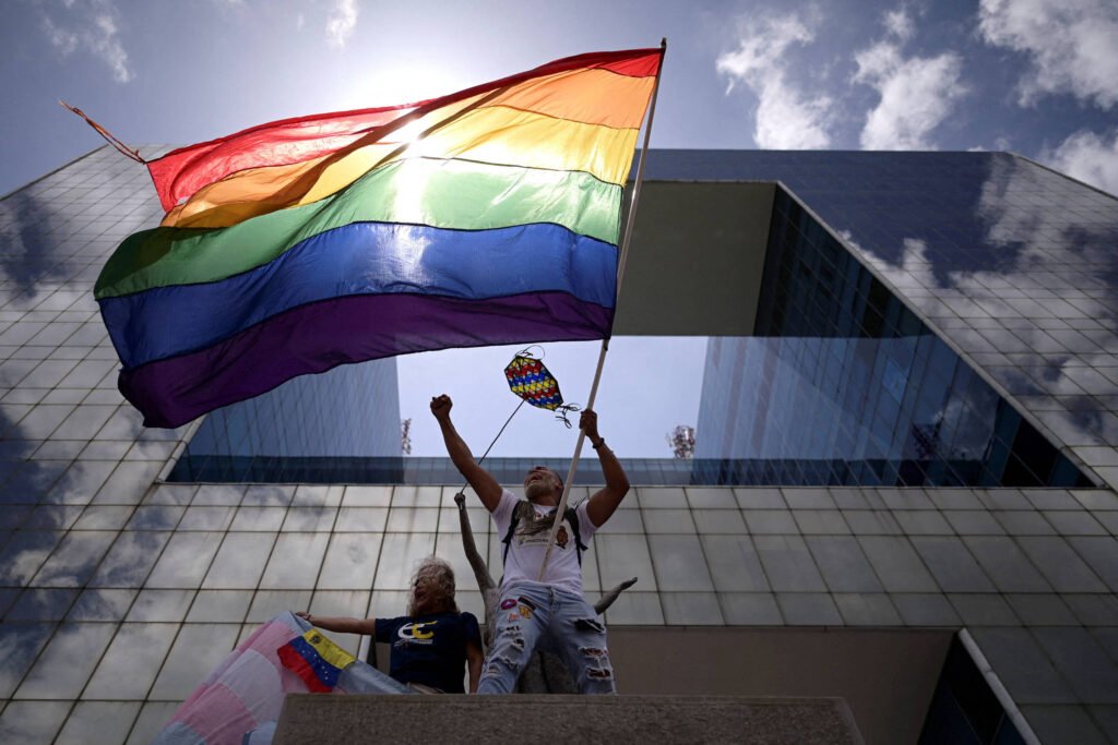 Venezuela apura prisão de 30 homens em bar LGBTQIA+ -