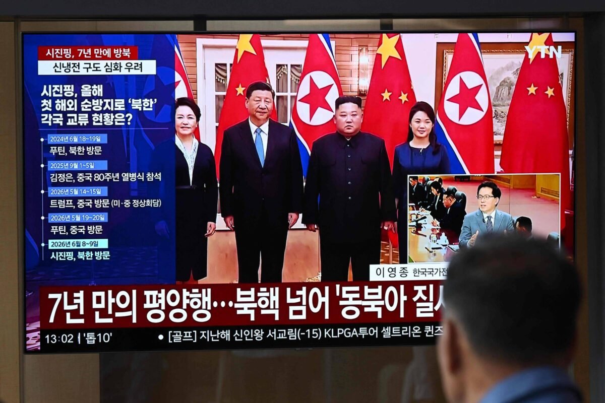 Xi Jinping chega à Coreia do Norte para visita oficial