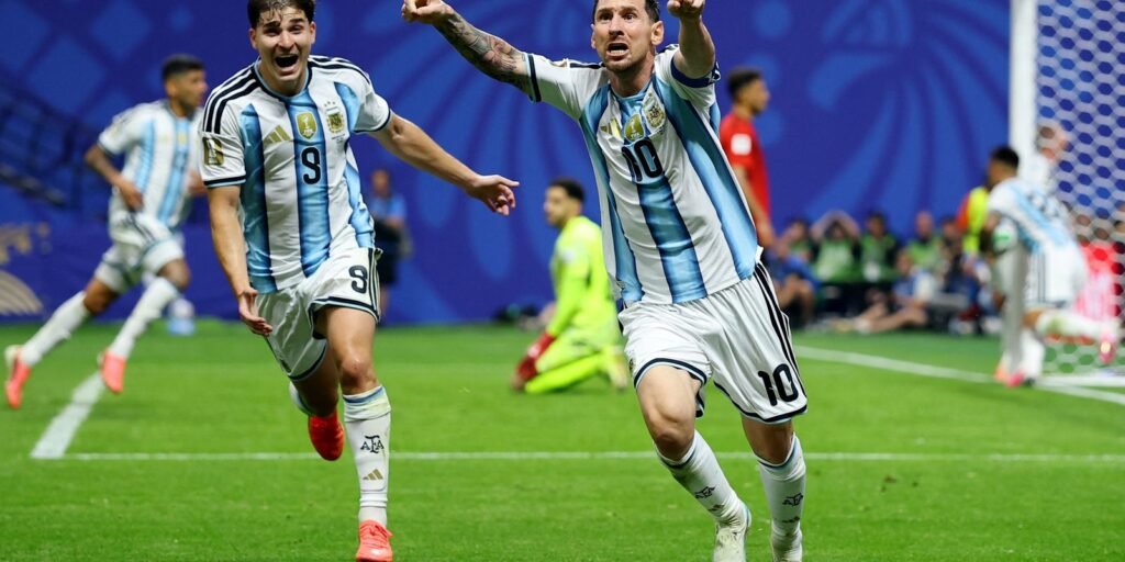 Argentina busca virada, despacha Egito e mantém vivo o sonho