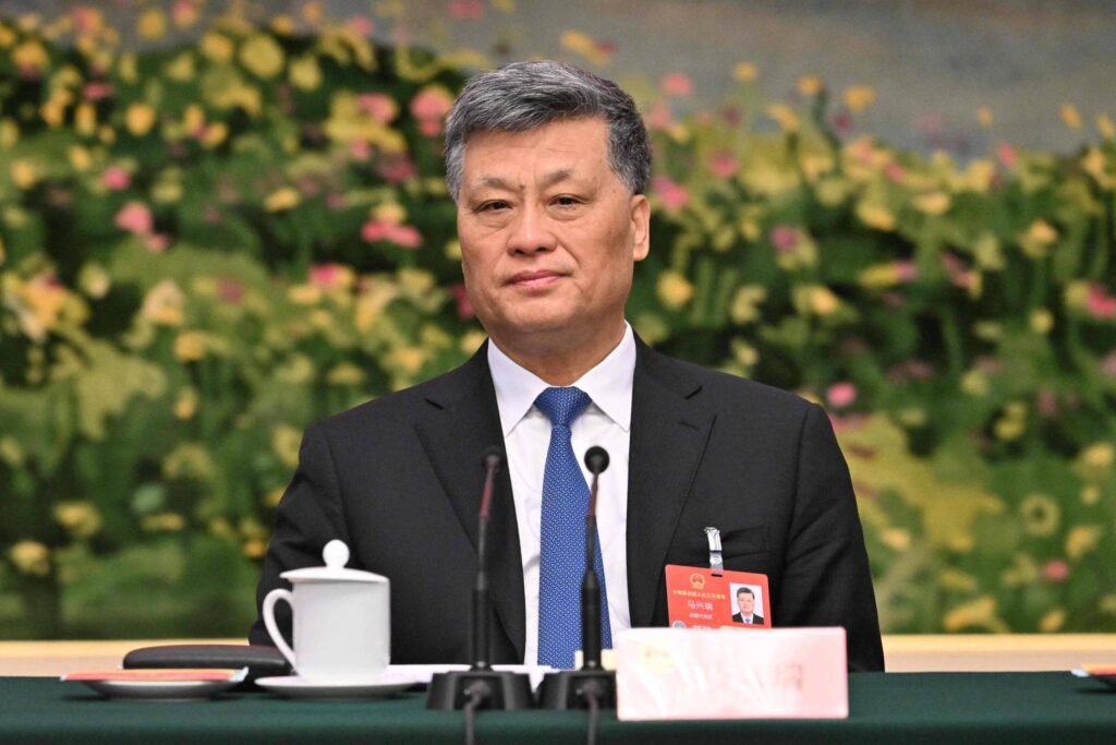 China expulsa funcionário por corrupção e favores sexuais - 15/07/2026