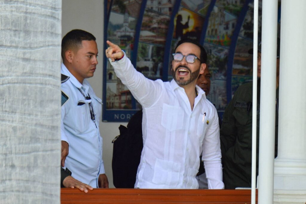 Colômbia: Espriella anuncia fim de diálogos com guerrilhas - 14/07/2026