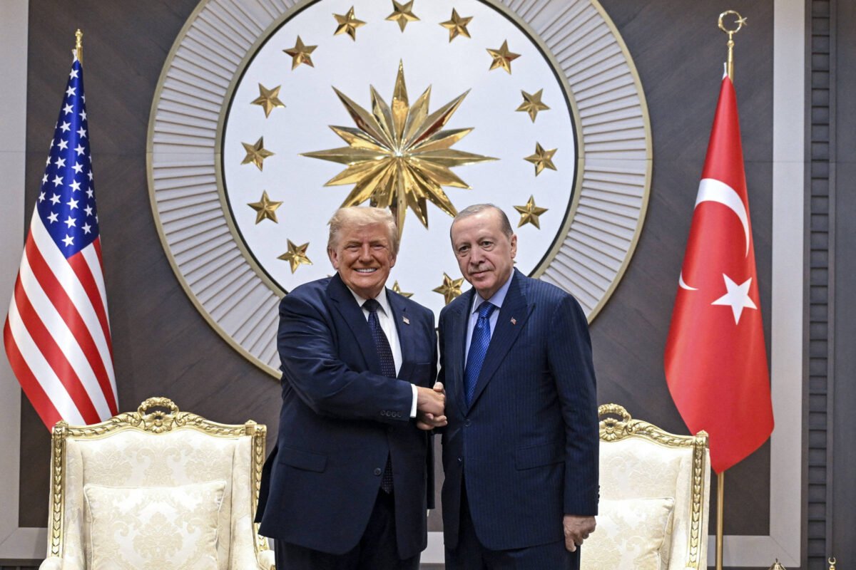 De volta à Otan, Trump critica aliados e exige Groenlândia