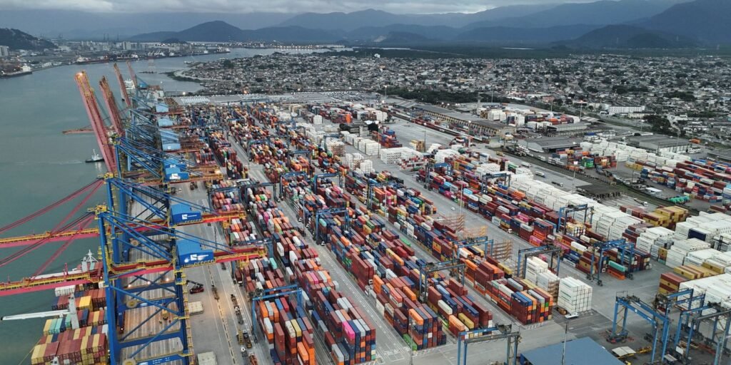 Exportações batem recorde e déficit das contas externas cai em