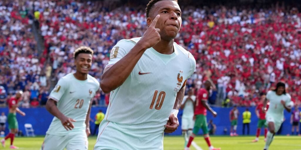 França é a primeira semifinalista da Copa após 2 a