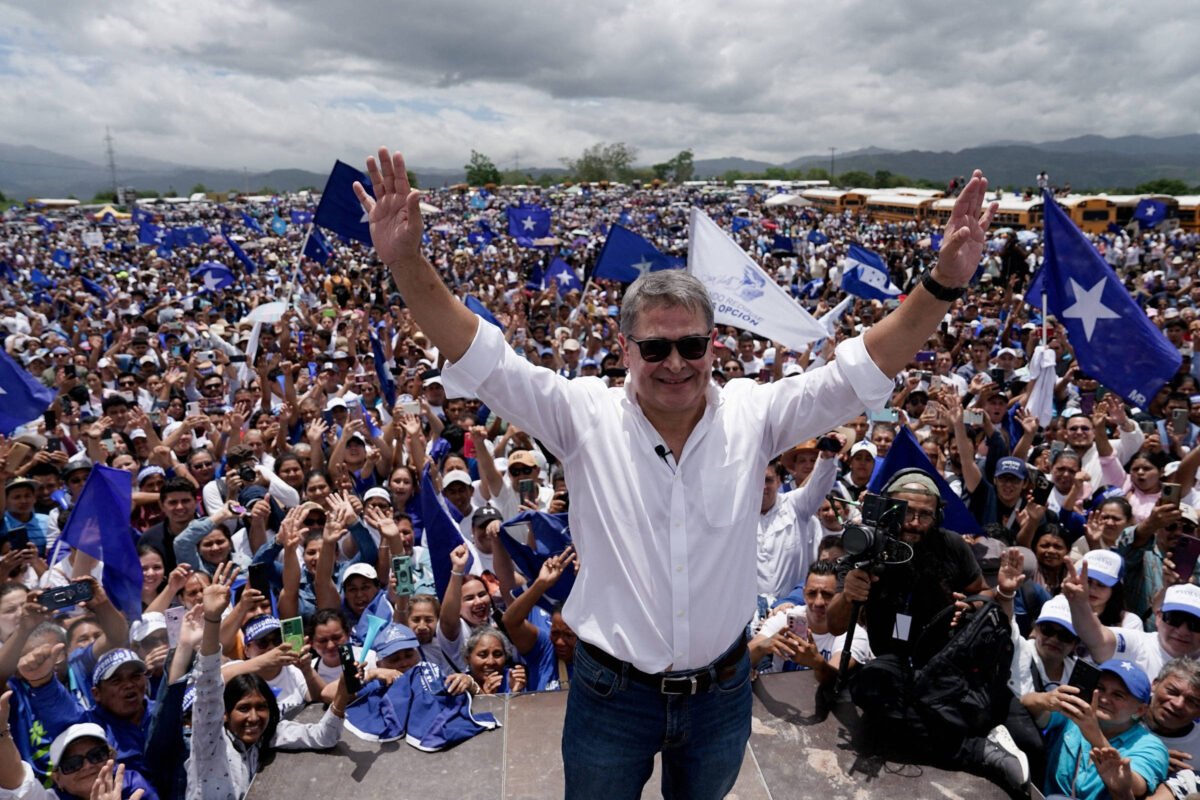 Honduras: Ex-presidente perdoado por Trump volta ao país - 27/07/2026
