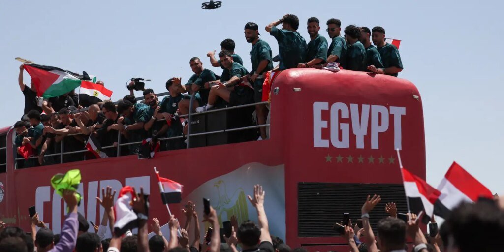 Jogadores do Egito são recebidos como heróis após atuação na