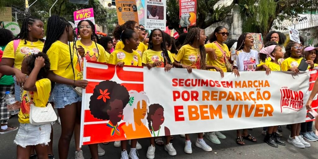 Julho das Pretas: mulheres negras marcham pelas ruas de todo