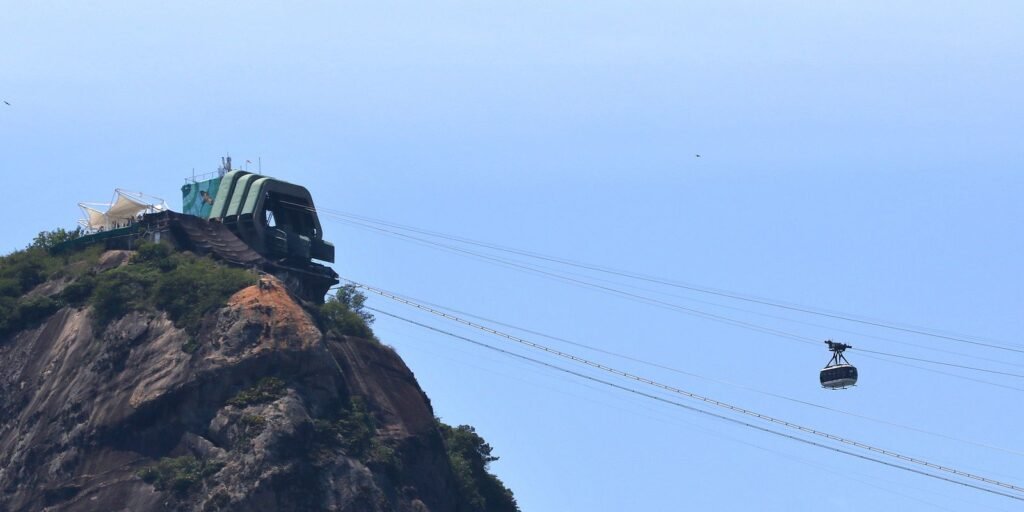 Justiça mantém suspensão de obras de tirolesa no Pão de