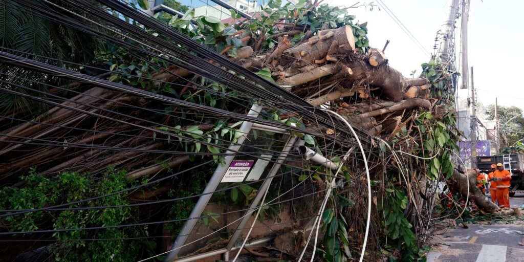 Mais de 200 mil continuam sem energia no Rio após
