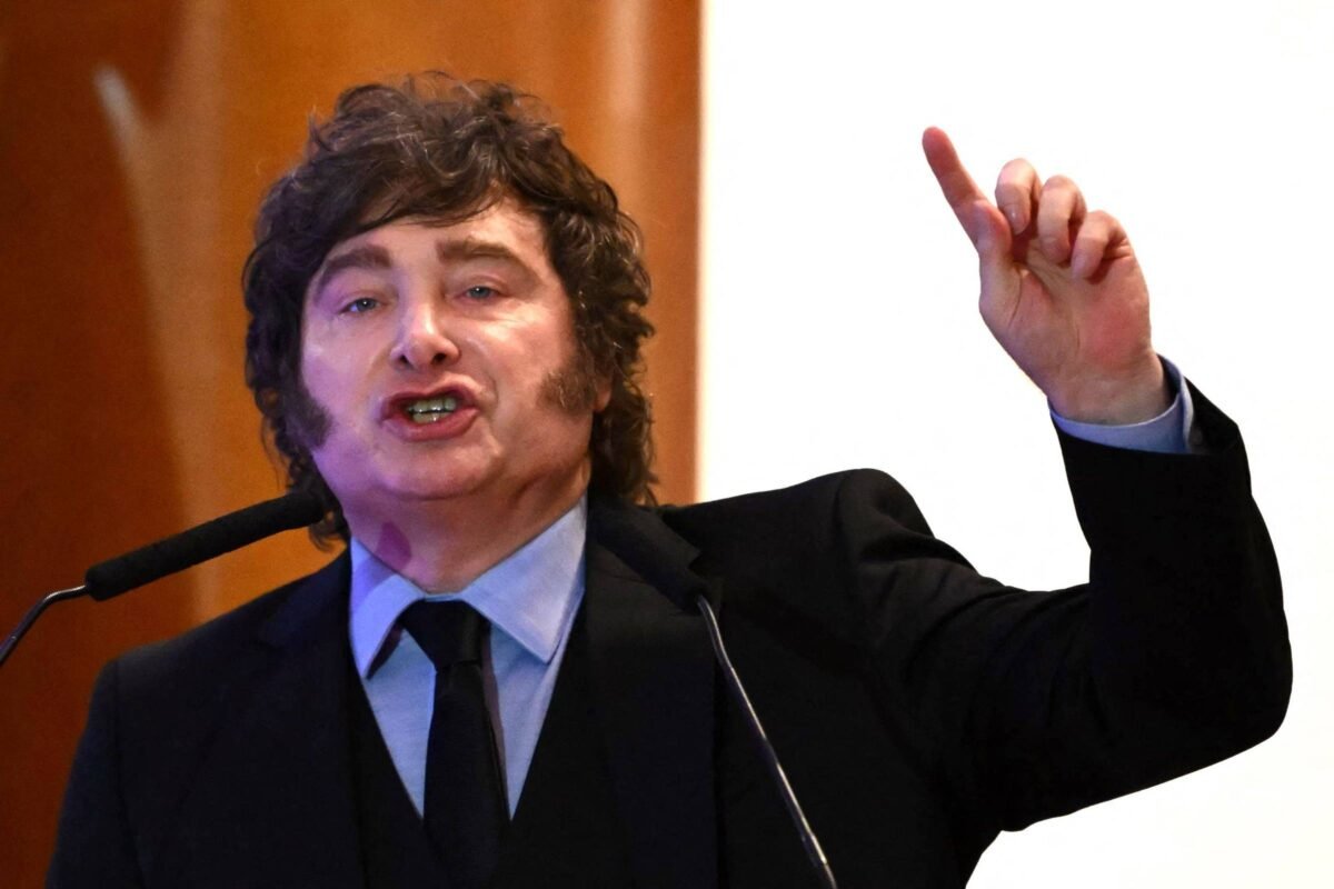 Milei vai expulsar migrantes que tenham atacado Argentina - 30/07/2026
