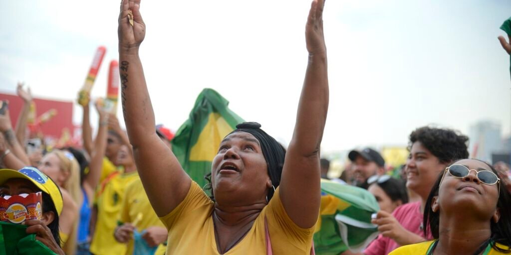 PM reforça a segurança em pontos de concentração de torcedores