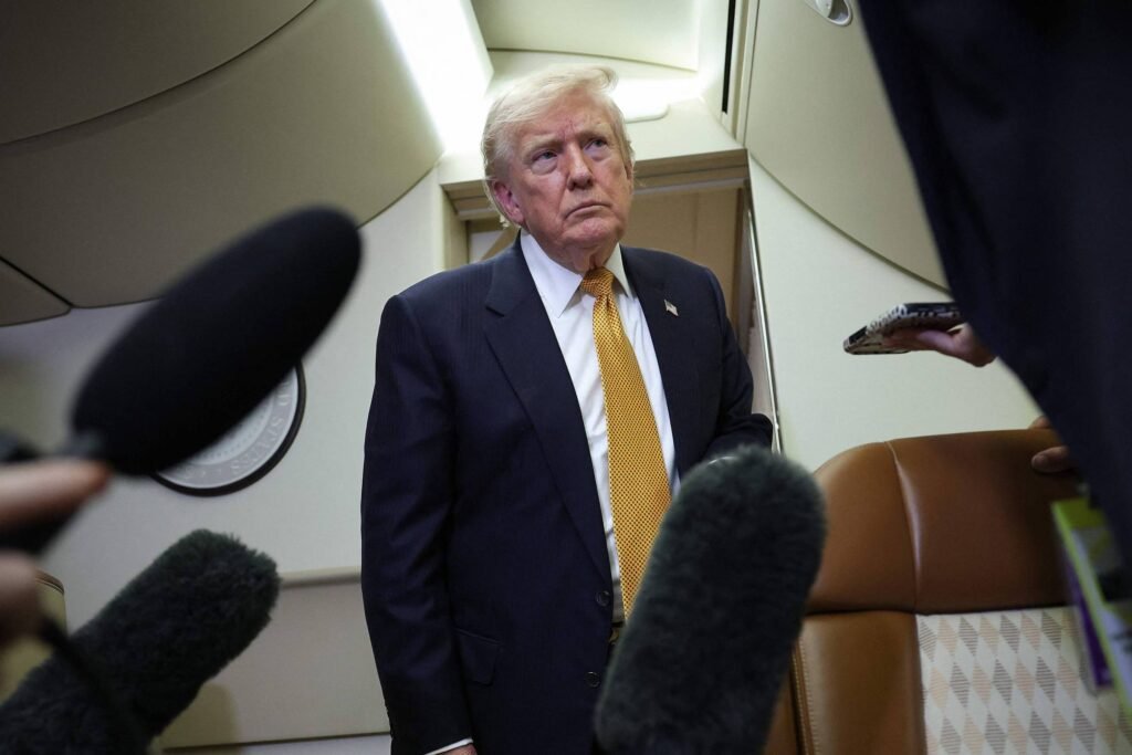 Pedágio em Hormuz: Trump muda de discurso em um mês