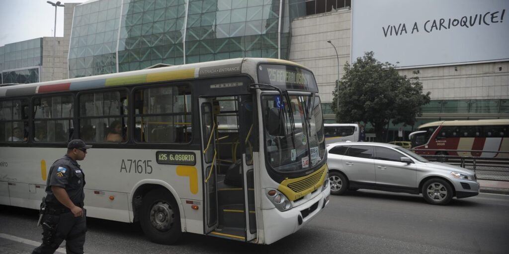 Rodoviários do Rio decidem continuar em estado de greve até