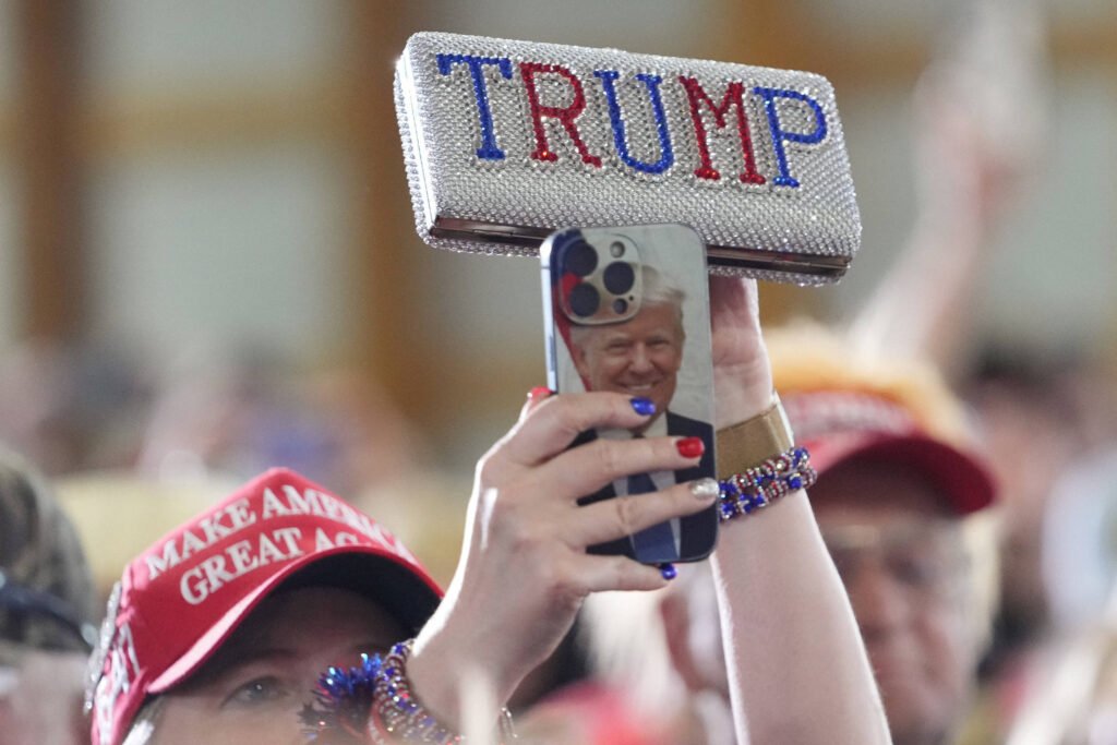 Sob Trump, EUA viveram década de polarização e radicalismo -
