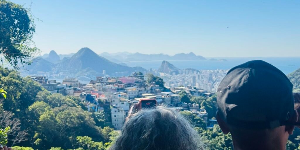 Trilha na Rocinha mostra Mata Atlântica e recuperação florestal no