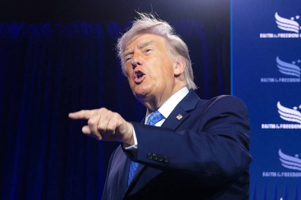 Trump pede checagem de não cidadãos americanos - 17/07/2026 -