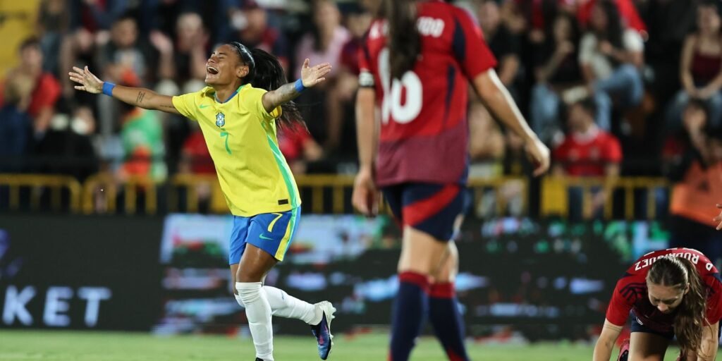 Câmara aprova lei com medidas para promover futebol feminino no