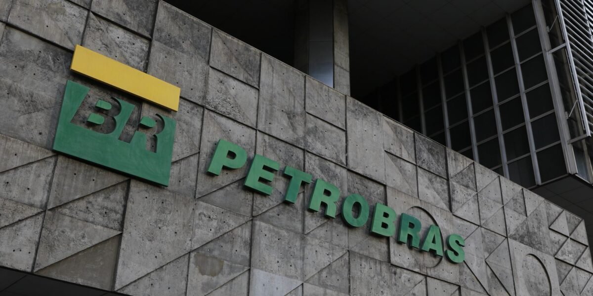 Petrobras tem lucro líquido de R$ 52,4 bi no segundo
