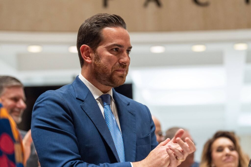 Senador diz que indicado a embaixador 'ama o Brasil' -