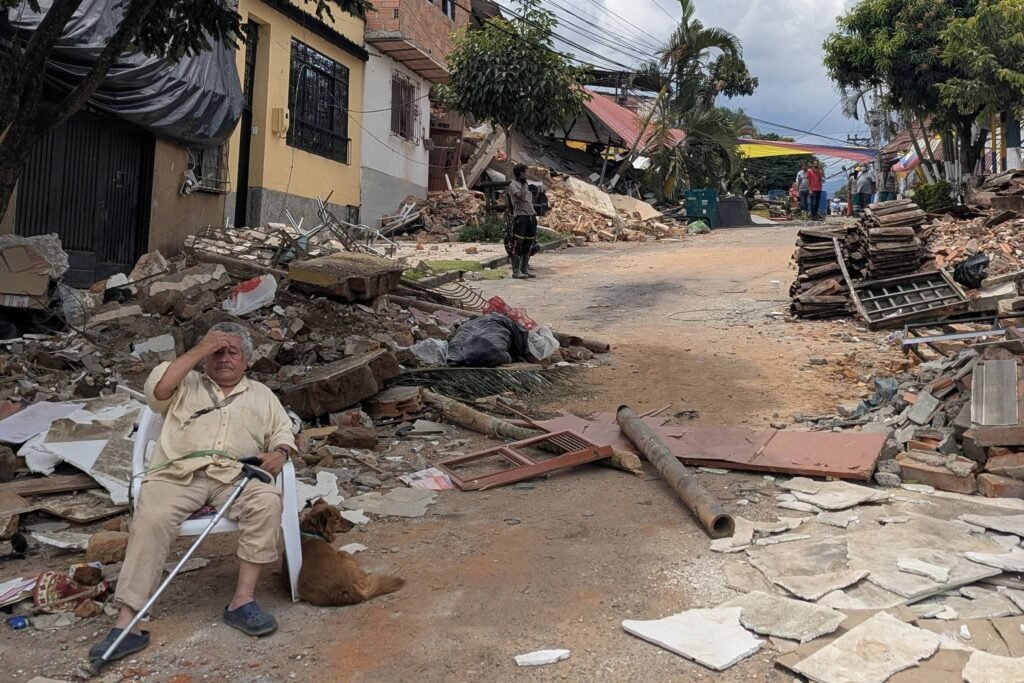 Terremoto: Com medo de saques, colombianos dormem nas ruas -