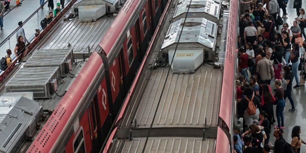 Trabalhadores das linhas 11, 12 e 13 dos trens em