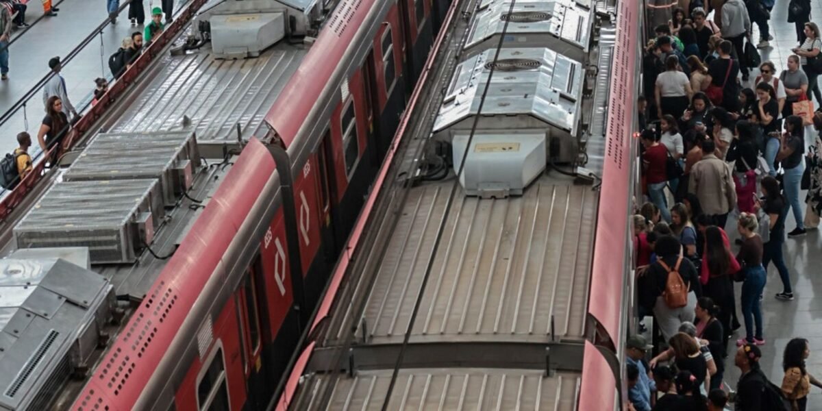 Trabalhadores das linhas 11, 12 e 13 dos trens em