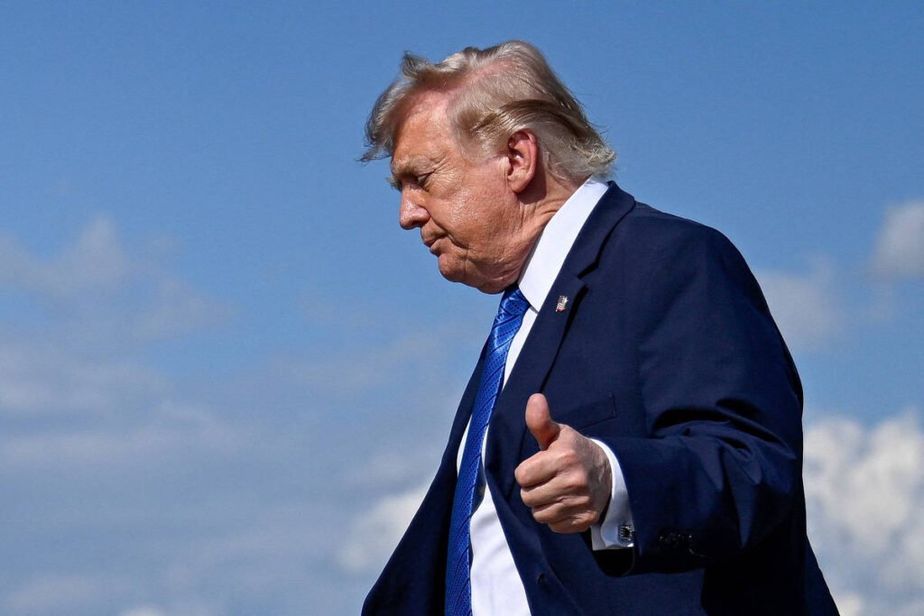 Trump diz que suspenderá novos ataques ao Irã - 02/08/2026